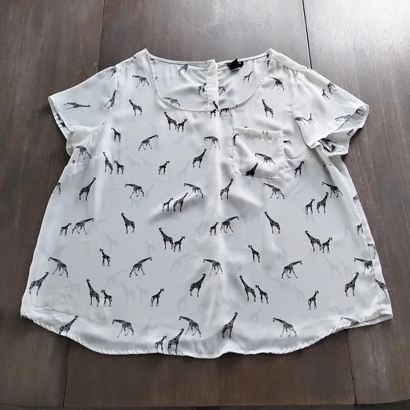 Torrid Ivory Giraffe Print Crepe Button Back Top - Picture 8 of 8